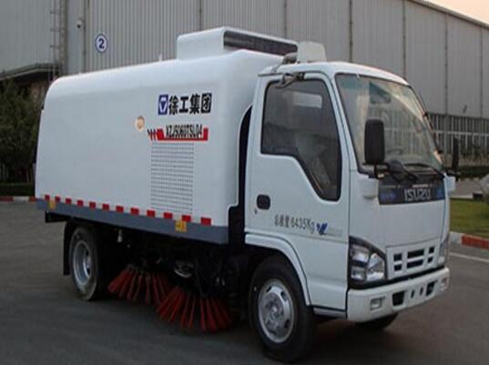 1114扫路车.jpg